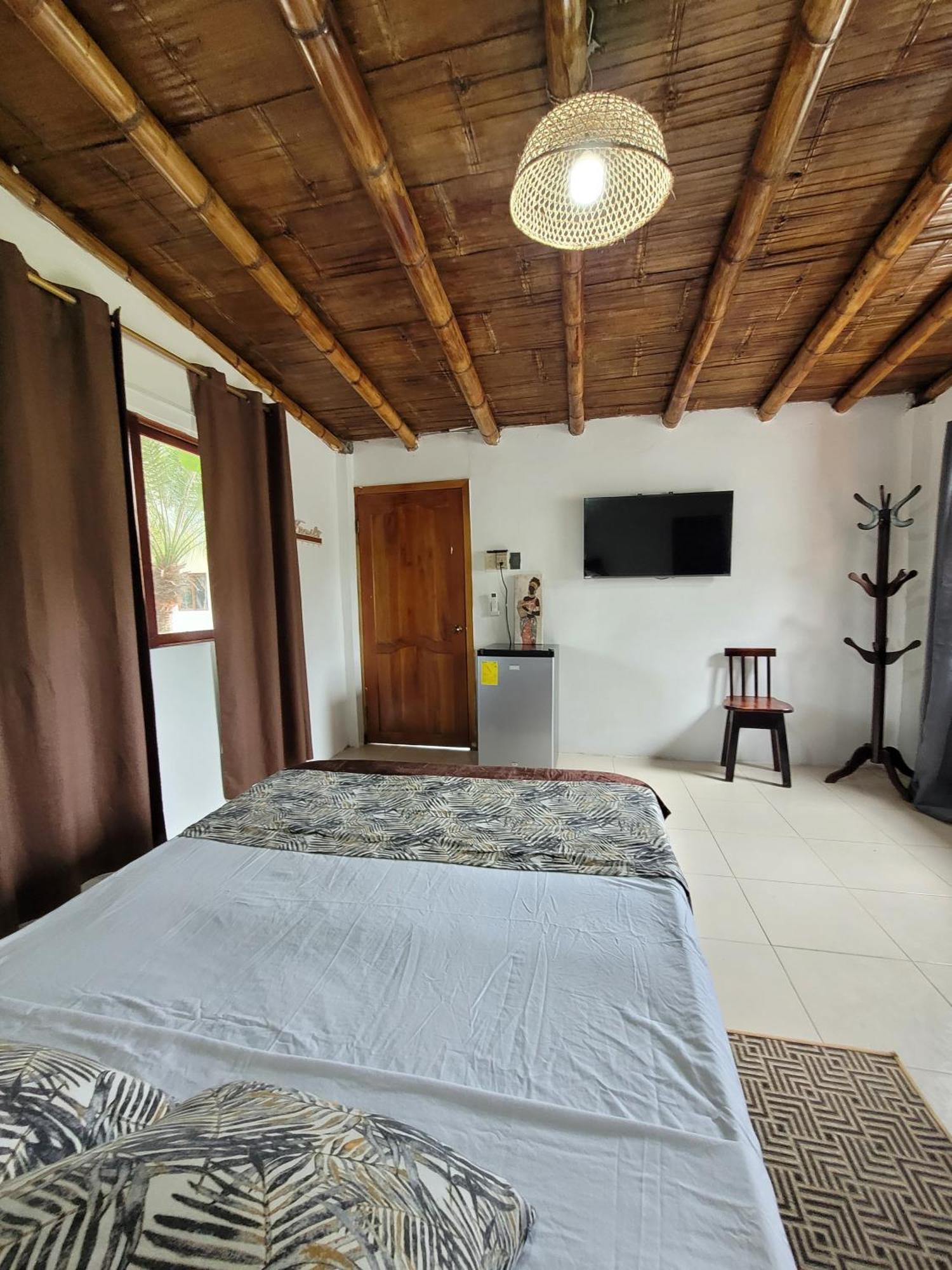 Palmendros Hosteria Montañita Buitenkant foto